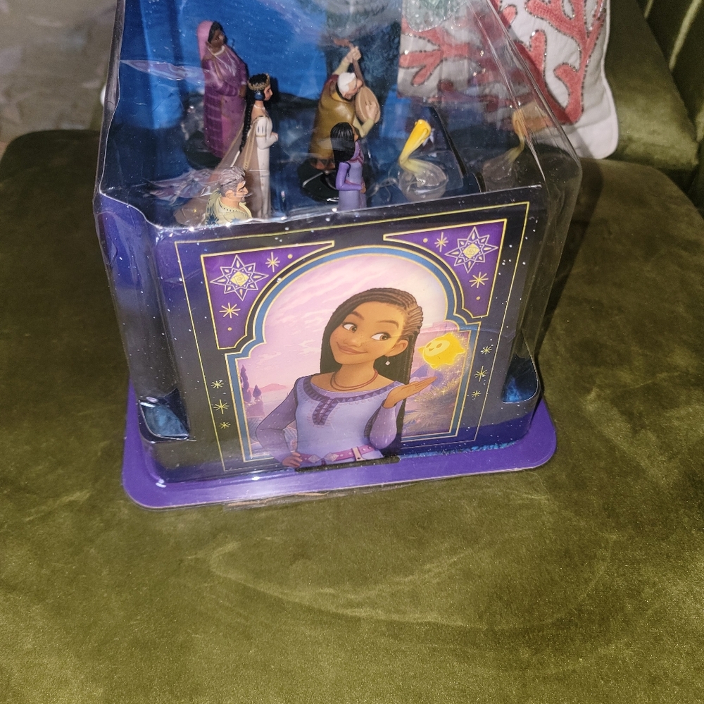 New in Box NWT Delux Disney Wish Figurine Set - Picture 6 of 7